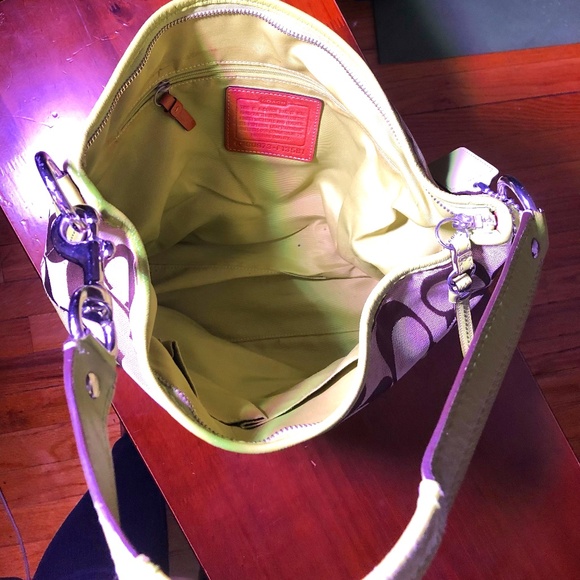 Spacious Green Coach Purse - Picture 2 of 8